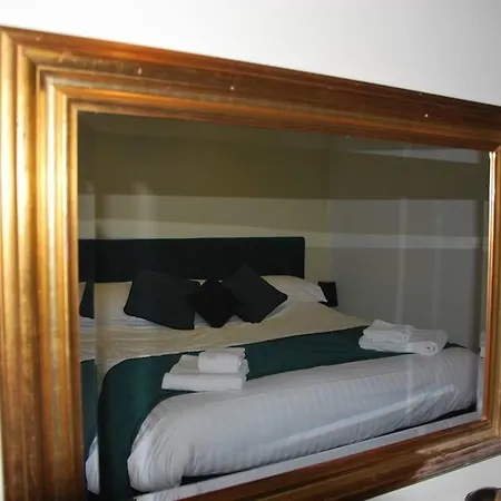 The Golden Fleece كارلايل