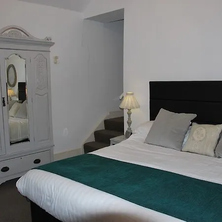 The Golden Fleece 4*