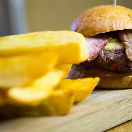 The Golden Fleece 4* קרליסל