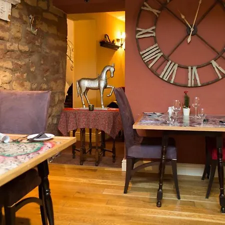 The Golden Fleece אורחן 4*