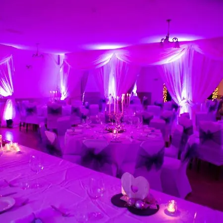 אורחן The Golden Fleece