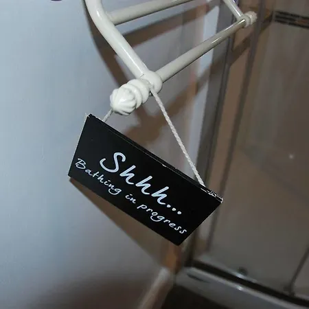 אורחן The Golden Fleece