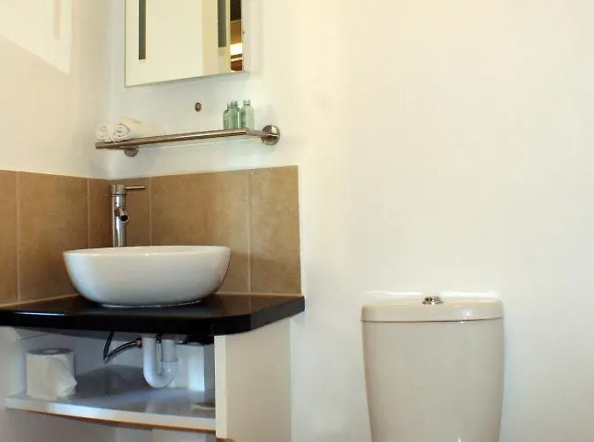 The Golden Fleece Inn